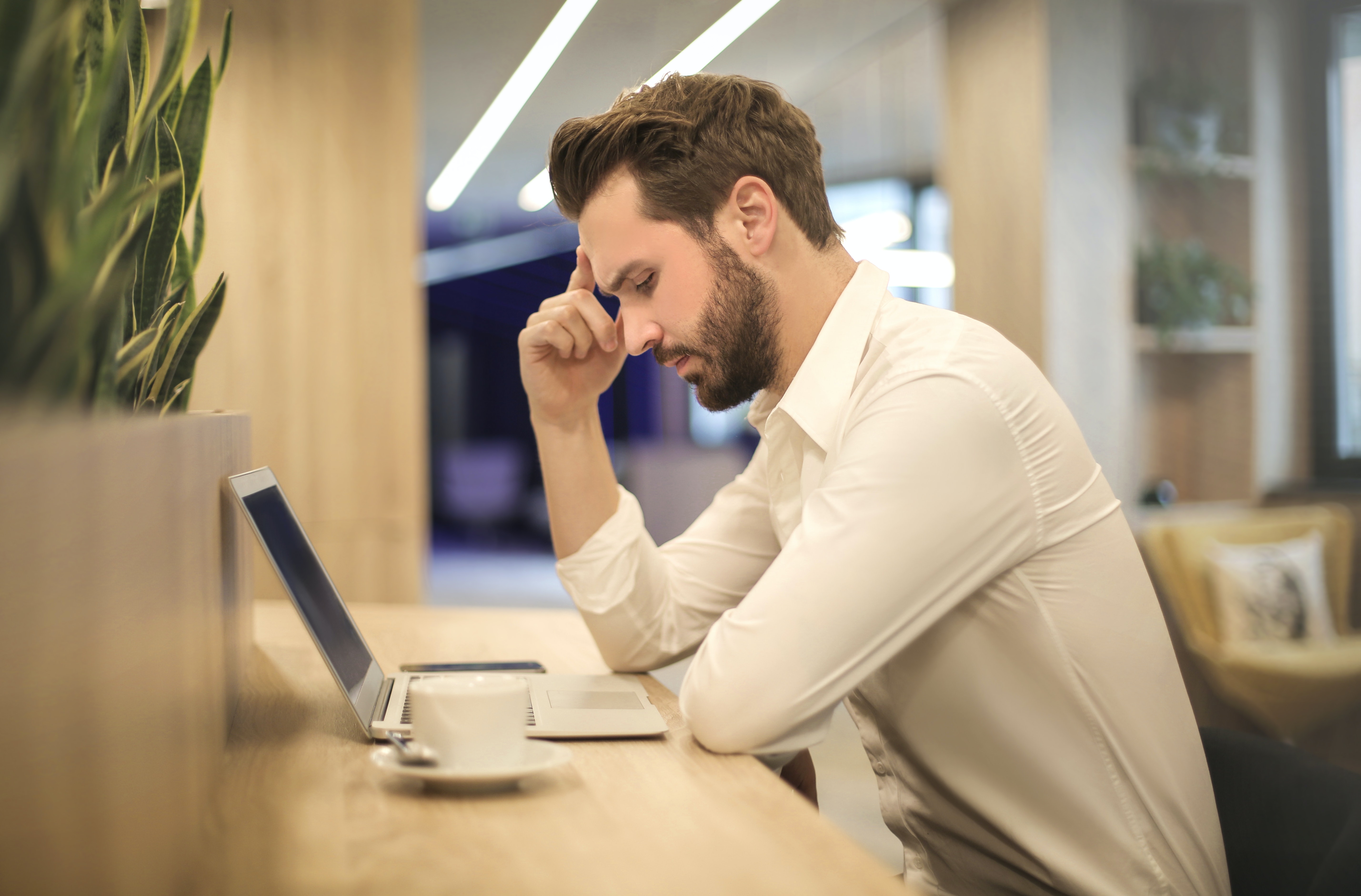 reflexion in front of a laptop